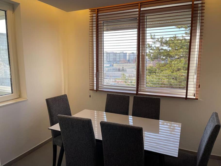 Idealapartments Llc 4 بريشتاين المظهر الخارجي الصورة
